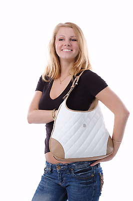 포토 JPG 해외이미지 1 여자 신체 가방 한명 성인 금발 유행 우아함 고립 해외202004 해외포토 헤어스타일 잡화 컨셉 사람 파일형식 이미지허브