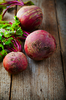 포토 JPG 해외이미지 식물 계절 음식 줄기 잎 다이어트 채소 탁자 사람없음 가로 빨간색 초록색 농작물 신선 원형 다발 상쾌 유기농 날것 뿌리 먼지 건강식 비트 숙성 채식주의자 개조 해외202004 해외포토 도형 웰빙 감정 컬러 가구 농업 건강 채식 파일형식 이미지허브