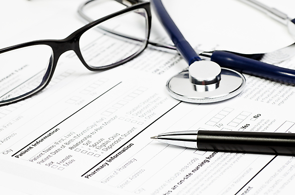 포토 JPG 해외이미지 안경 청진기 건강 병원 사람없음 약 펜 자료 진료 고통 환자 의사 정보 질병 약국 오브젝트 서식 처방 약사 해외202004 해외포토 잡화 감정 의학 의료기기 필기구 의료진 파일형식 이미지허브