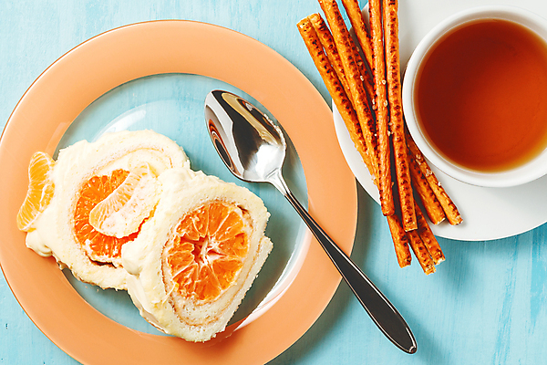 포토 JPG 해외이미지 단면 디저트 귤 실내 사람없음 하이앵글 롤케이크 해외202004 해외포토 음식 뷰포인트 과일 내부 케이크 파일형식 이미지허브