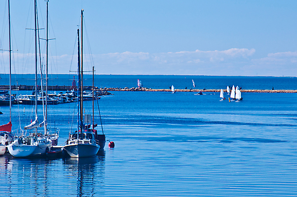 포토 JPG 해외이미지 스포츠 바다 여행 요트 교통시설 하늘 휴가 휴식 항해 풍경 사람없음 물 여름 파란색 햇빛 태양 항구 침묵 보트 크루즈 방파제 포트 에스토니아 해외202004 해외포토 자연요소 계절 공공시설 유럽 컬러 교통 컨셉 배_교통 소리 시설 파일형식 이미지허브