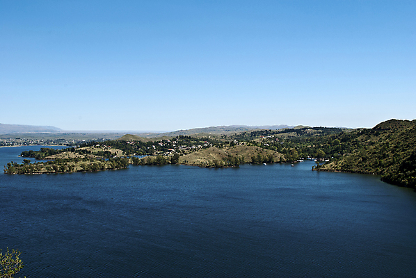 포토 JPG 해외이미지 구름 자연 하늘 풍경 사람없음 물 강 맑음 도시 남아메리카 댐 조경 아르헨티나 해외202004 해외포토 자연요소 공공시설 날씨 아메리카 생태계 파일형식 이미지허브