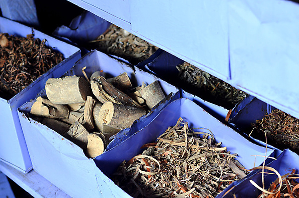 포토 JPG 해외이미지 식물 전통 라이프스타일 꽃 문화 음식 백그라운드 다이어트 재료 자연 탁자 건조 건강 요리 동양인 사람없음 목재 치료 초록색 약 갈색 벚꽃 나뭇가지 신선 약초 약국 허브 향신료 유기농 아로마 뿌리 인도네시아 향 아로마테라피 동쪽 테라피 내추럴 금잔화 돌봄 해외202004 해외포토 나무 웰빙 아시아 컬러 가구 의학 모션 인종 생활 뷰티 풀_식물 방향 생태계 향미료 파일형식 이미지허브