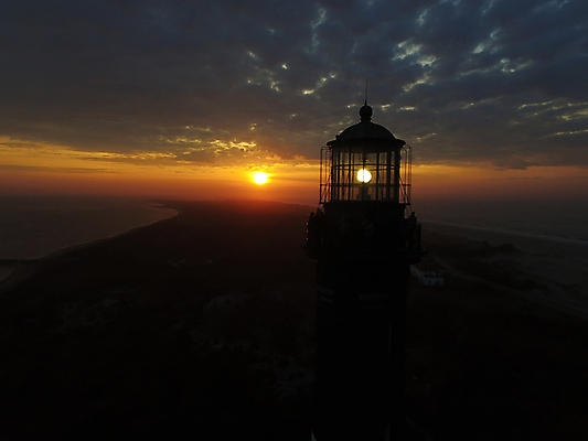 포토 JPG 해외이미지 구름 바다 여행 지도 오렌지 자연 하늘 아침 등대 항해 경고 안전 풍경 해변 사람없음 건물 물 여름 파란색 빛 태양 반사 일출 어둠 황혼 일몰 흰색 야간 네비게이션 수평선 해외202004 해외포토 주간 자연요소 건축물 계절 컬러 배_교통 과일 노을 생태계 파일형식 이미지허브