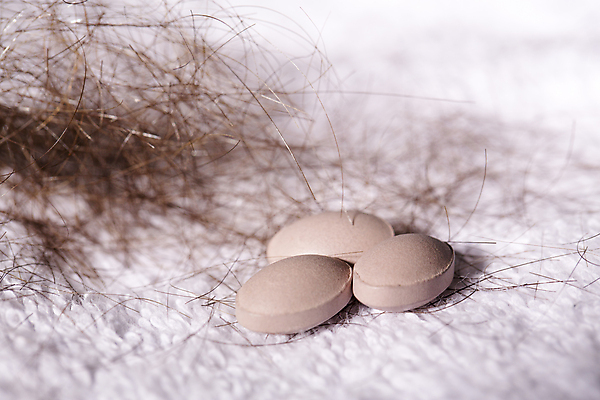 포토 JPG 해외이미지 근접촬영 사람없음 뷰티 알약 머리카락 흰배경 두피관리 두피케어 치료제 탈모 탈모클리닉 해외202004 탈모예방 해외포토 뷰포인트 백그라운드 약 머리 흰색 예방 클리닉 헤어관리 증상 파일형식 이미지허브