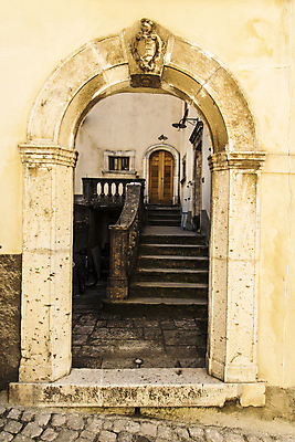 포토 JPG 해외이미지 외관 유럽 벽 건축양식 출입구 주택 사람없음 야외 건물 목재 문 이탈리아 수확 입장 묘사 아치 대문 옛날 스타일 해외202004 해외포토 나무 건축물 건축 나라 농업 재료 파일형식 이미지허브