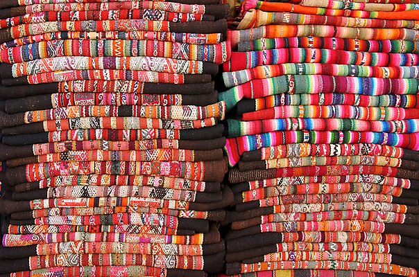 포토 JPG 해외이미지 전통 디자인 옷 선 여행 백그라운드 패턴 추상 사람없음 컬러풀 유행 세일 여행객 줄무늬 직물 시장 실 원주민 상품 바느질 담요 인도인 묘사 질감 히스패닉 짜임 수공예 양모 멀티 볼리비아 핸드메이드 해외202004 해외포토 외국인 컬러 무늬 아메리카 사람 동양인 아프리카인 공예 파일형식 이미지허브