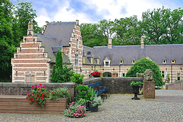 포토 JPG 해외이미지 나무 식물 디자인 외관 공원 꽃 유럽 문화 벽 여행 패턴 밭 벤치 건축양식 자연 하늘 벽돌 풍경 사람없음 야외 건물 장식 초록색 파란색 여행객 탑 정원 궁전 바위 성 중세 역사 고급 보호 큼 네덜란드 과거 옛날 스타일 해외202004 해외포토 건축물 공공시설 건축 나라 컬러 컨셉 고건축 무늬 농업 의자 사람 돌_바위 크기 생태계 파일형식 이미지허브