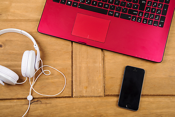 포토 JPG 해외이미지 학생 교육 백그라운드 모바일 주택 직장 사람없음 목재 책 노트북 컴퓨터 연필 헤드폰 공백 키보드 업무 정상 책상 카피스페이스 해외202004 해외포토 나무 음향기기 가구 회사 재료 학용품 건물 전자제품 필기구 작업 파일형식 이미지허브