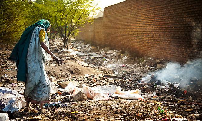 포토 JPG 해외이미지 식물 여자 산업 종이 음식 겨울 가방 공장 자연 갈매기 불 불꽃 한명 사람 앉기 햇빛 쌓기 환경 재활용 손상 도시 뜨거움 연기 지저분함 쓰레기 폐기물 플라스틱 가난 땅 인도인 버리기 배고픔 검색 냄새 타이어 먼지 타운 고무 까마귀 불쾌함 낭비 판지 생태학 옛날 재앙 해로움 화상 해외202004 해외포토 자연요소 외국인 1 잡화 계절 교육 감정 컨셉 공업 모션 재질 조류 동양인 태양 감각 상처 친환경 생태계 파일형식 이미지허브