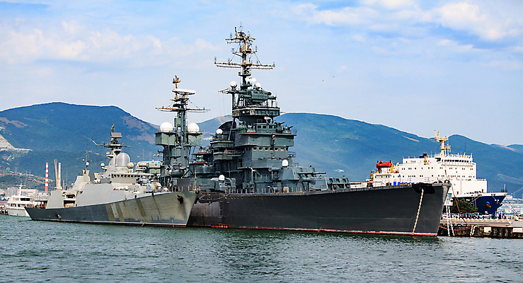 포토 JPG 해외이미지 산업 무기 바다 2 교통시설 하늘 항해 안테나 사람없음 물 파란색 탑 금속 항구 힘 기계 장비 총 보트 갑판 군용 싸움 전쟁 함선 해군 육군 포트 대포 레이더 철강 힘찬 해외202004 해외포토 자연요소 건축물 컬러 교통 컨셉 배_교통 통신 모션 재질 군대 시설 파일형식 이미지허브