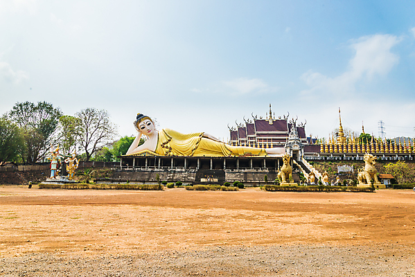 포토 JPG 해외이미지 아시아 종교 문화 불교 태국 하늘 휴식 미술 미소 동양인 사람없음 파란색 조각상 평화 기댐 골동품 잠 사찰 황금 심볼 청동 신앙심 옛날 존경 해외202004 해외포토 나라 컬러 컨셉 종교건축 모션 문화예술 표정 인종 조형물 파일형식 이미지허브