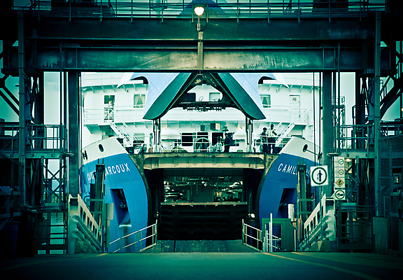 포토 JPG 해외이미지 산업 바다 비즈니스 교통시설 항해 사람없음 물 파란색 상점 항구 장비 거래 화물 상품 컨테이너 함선 상업 포트 무거움 로딩 철강 해외202004 해외포토 자연요소 컬러 교통 배_교통 운송업 무게 시설 파일형식 이미지허브