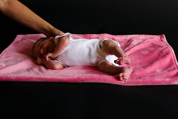 포토 JPG 해외이미지 손 행복 감정 얼굴 어린이 가족 주택 건강 사랑 한명 안전 사람 아기 신생아 잡기 달콤 보호 작음 캘리포니아 팔 마야 결백 고립 돌봄 취급주의 해외202004 해외포토 1 컨셉 관계 모션 경고 건물 신체부위 미국 맛 크기 마야문명 파일형식 이미지허브