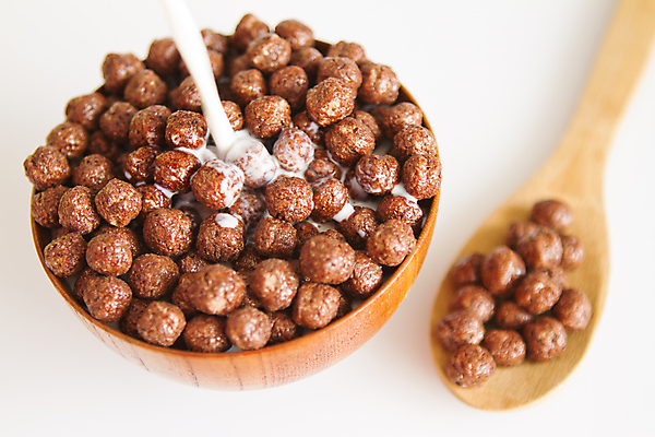 포토 JPG 해외이미지 사람없음 초콜릿 숟가락 우유 흰색 신선 사발 아침식사 해외202004 해외포토 컬러 디저트 유제품 수저 식사 사기그릇 파일형식 이미지허브