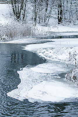 포토 JPG 해외이미지 주간 겨울 자연 사람없음 야외 강 눈 겨울풍경 해외202004 눈덮임 해외포토 자연요소 계절 컨셉 날씨 풍경 생태계 파일형식 이미지허브