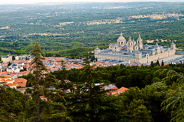 포토 JPG 해외이미지 나무 식물 건축물 계절 유럽 여행 낙엽 건축양식 사람없음 건물 교회 스페인 상록수 침엽수 수도원 해외202004 해외포토 건축 나라 잎 종교건축 파일형식 이미지허브