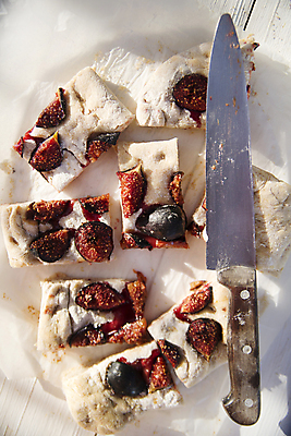 포토 JPG 해외이미지 전통 음식 디저트 요리 사람없음 빨간색 케이크 에너지 흰색 플랫 달콤 맛 설탕 굽기 밀가루 부드러움 토스카나 비건 해외202004 해외포토 컬러 컨셉 이탈리아 감각 가루 구이 채식주의자 파일형식 이미지허브