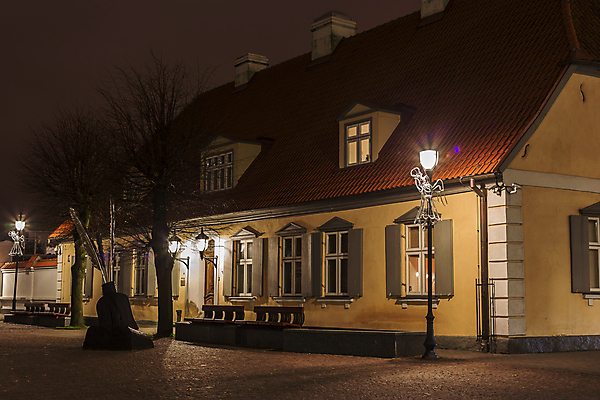 포토 JPG 해외이미지 유럽 문화 여행 건축양식 하늘 조명 거리 사람없음 건물 빛 새벽 도시 센터 역사 야간 정사각형 타운 천연기념물 옛날 해외202004 해외포토 자연요소 도형 건축물 건축 나라 파일형식 이미지허브