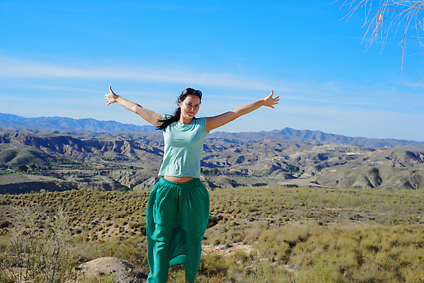 포토 JPG 해외이미지 1 라이프스타일 여자 행복 하늘 성공 산 건강 한명 서기 사람 풍경 야외 초록색 파란색 치마 햇빛 평화 우주 자유 탐험 우승 오픈 정상 절정 해외202004 해외포토 감정 컬러 컨셉 모션 하의 생활 태양 최고 파일형식 이미지허브