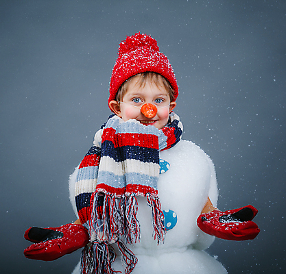포토 JPG 해외이미지 백인 1 응시 계절 행복 어린이 크리스마스 겨울 공 눈사람 휴가 새로움 한명 웃음 사람 정장 소년 장식 빨간색 얼음 목도리 기쁨 추위 흰색 축하 아기 소나무 눈송이 12월 연도 심볼 서리 보닛 캡모자 눈내림 해외202004 해외포토 자연요소 서양인 나무 모자_잡화 시선 잡화 옷 기념일 남자 감정 컬러 컨셉 자동차 눈_날씨 표정 날짜 파일형식 이미지허브