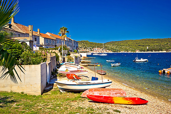 포토 JPG 해외이미지 나무 유럽 바다 섬 여행 요트 건축양식 자연 하늘 손바닥 풍경 해변 사람없음 초록색 여름 파란색 여행객 마을 항구 놀람 조약돌 바위 도시 만 보트 역사 어부 지중해 그림 타운 크로아티아 옛날 해외202004 해외포토 식물 직업 손 계절 건축 감정 나라 컬러 배_교통 교통시설 표정 사람 돌_바위 생태계 파일형식 이미지허브