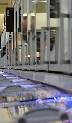 포토 JPG 해외이미지 라이프스타일 잡화 음식 섬 이동 돈 채소 가방 부분 모션 선반 실내 건강 사람없음 내부 경제 빛 반사 문 상점 냉동 추위 화물 신선 시장 구매 쇼핑몰 고객 통로 상업 소매 슈퍼마켓 해외202004 해외포토 가구 컨셉 생활 쇼핑 운송업 재산 파일형식 이미지허브