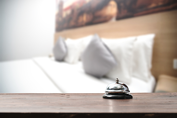 포토 JPG 해외이미지 여행 백그라운드 탁자 호텔 휴가 사람없음 내부 반사 금속 방 종 흰색 고급 은색 책상 오브젝트 서비스 신호 공포 환영 여관 경보 접수 헬프 해외202004 해외포토 컬러 가구 컨셉 재질 숙소 도움 파일형식 이미지허브