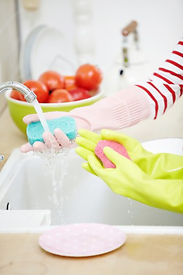 포토 JPG 스튜디오촬영 라이프스타일 그릇 접시 손 여자 딸 어린이 음식 신체 토마토 가족 모녀 엄마 함께함 실내 들기 사람 소녀 두명 아웃포커스 신체부위 물 부모 자녀 체험학습 체험 빨래 설거지 즐거움 싱크대 수도꼭지 고무장갑 수세미 믹싱볼 국내포토 자연요소 식기 감정 장갑 컨셉 가사 채소 관계 모션 촬영기법 내부 생활 개수대 고무 파일형식