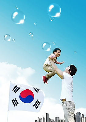 PSD 구름 편집 편집이미지 남자 아들 어린이 캠페인 백그라운드 가족 하늘 미소 웃음 사람 빌딩 소년 성인 두명 건물 부모 한국인 자녀 물방울 깃발 사회 아빠 비눗방울 국기 태극기 투표 선거 민주주의 사회이슈 공기방울 전단 부자지간 남자만 이미지편집 자연요소 건축물 컨셉 관계 표정 동양인 홍보물 공동체 파일형식