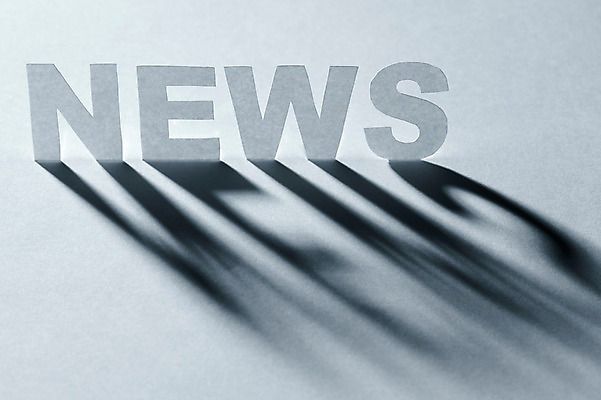 포토 JPG 스튜디오촬영 모양 문자 알파벳 영어 종이 백그라운드 컨셉 대문자 실내 그림자 사람없음 단어 모형 뉴스 페이퍼아트 종이공예 종이팝업 국내포토 내부 공예 파일형식