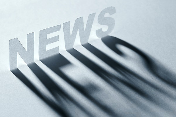 포토 JPG 스튜디오촬영 모양 문자 알파벳 영어 종이 백그라운드 컨셉 대문자 실내 그림자 사람없음 단어 모형 뉴스 페이퍼아트 종이공예 종이팝업 국내포토 내부 공예 파일형식