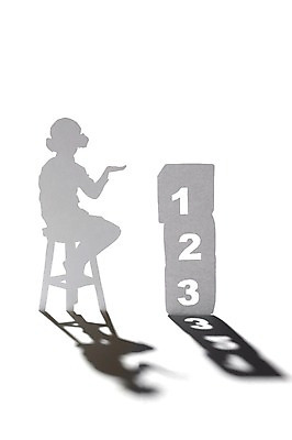 포토 JPG 스튜디오촬영 모양 1 교육 종이 어린이 인형 백그라운드 컨셉 2 의자 사람모양 실내 3 그림자 앉기 숫자 쌓기 모형 블록 페이퍼아트 종이공예 종이팝업 종이인형 어린이만 국내포토 문자 가구 모션 사람 내부 공예 파일형식