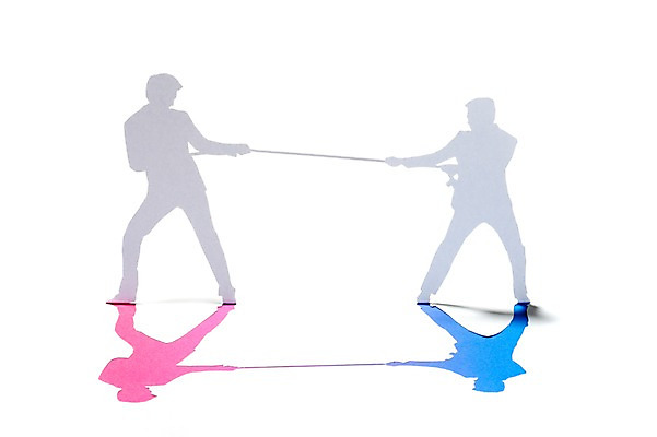 포토 JPG 스튜디오촬영 모양 종이 줄 인형 포즈 백그라운드 컨셉 비즈니스 사람모양 실내 그림자 사람없음 모형 경쟁 비즈니스맨 당기기 페이퍼아트 종이공예 줄다리기 종이팝업 종이인형 국내포토 남자 모션 놀이 내부 직장인 공예 파일형식