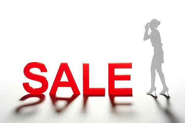 포토 JPG 스튜디오촬영 모양 문자 알파벳 영어 여자 종이 인형 백그라운드 컨셉 대문자 사람모양 실내 그림자 단어 쇼핑 세일 모형 페이퍼아트 종이공예 종이팝업 종이인형 여자만 국내포토 사람 내부 공예 파일형식