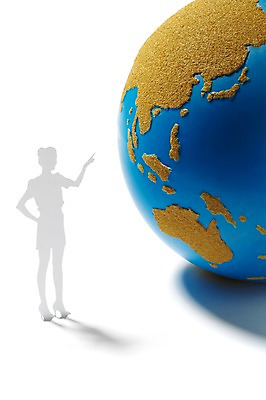 포토 JPG 스튜디오촬영 모양 여자 종이 지구 인형 백그라운드 컨셉 지도 사람모양 실내 세계 지구본 모형 가리킴 페이퍼아트 종이공예 종이팝업 종이인형 여자만 국내포토 사람 손짓 내부 공예 파일형식