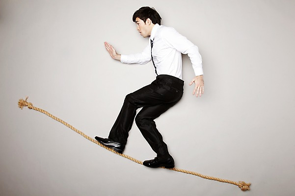 포토 JPG 스튜디오촬영 전신 외국인 해외기획촬영 라이프스타일 2012년태국 남자 밧줄 줄 포즈 비즈니스 모션 회색배경 실내 한명 서기 사람 정장 20대 성인 공중 옆모습 하이앵글 직장인 비즈니스맨 외줄타기 중심잡기 남자만 남자한명만 성인남자만 청년만 청년남자만 청년남자한명만 성인한명만 성인남자한명만 성인만 국내포토 직업 1 옷 뷰포인트 백그라운드 인종 청년 내부 생활 회색 묘기 줄타기 파일형식