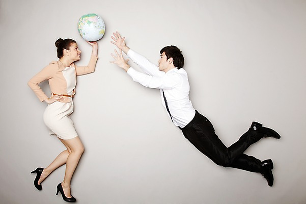 포토 JPG 스튜디오촬영 전신 외국인 해외기획촬영 라이프스타일 커플 2012년태국 여자 남자 포즈 비즈니스 모션 회색배경 실내 사람 정장 손짓 20대 성인 두명 공중 옆모습 하이앵글 지구본 직장인 비즈니스맨 비즈니스우먼 손뻗기 청년만 성인만 국내포토 직업 옷 뷰포인트 백그라운드 관계 인종 청년 내부 생활 회색 파일형식