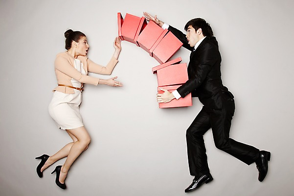 포토 JPG 스튜디오촬영 전신 외국인 해외기획촬영 라이프스타일 커플 2012년태국 여자 남자 포즈 비즈니스 모션 회색배경 실내 표정 순간포착 들기 사람 정장 20대 성인 두명 공중 옆모습 상자 하이앵글 쌓기 놀람 직장인 비즈니스맨 비즈니스우먼 떨어짐 청년만 성인만 국내포토 직업 옷 감정 뷰포인트 백그라운드 컨셉 관계 촬영기법 인종 청년 내부 생활 회색 파일형식