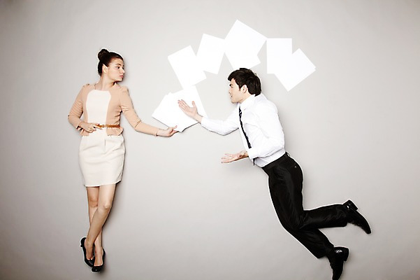 포토 JPG 스튜디오촬영 전신 외국인 해외기획촬영 라이프스타일 커플 2012년태국 여자 남자 종이 포즈 비즈니스 모션 회색배경 실내 사람 정장 20대 성인 두명 공중 앞모습 옆모습 하이앵글 업무 직장인 비즈니스맨 비즈니스우먼 작업실 토론 문서 청년만 성인만 국내포토 직업 옷 뷰포인트 백그라운드 관계 인종 청년 내부 생활 회색 작업 파일형식