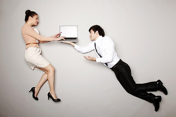 포토 JPG 스튜디오촬영 전신 외국인 해외기획촬영 라이프스타일 커플 응시 2012년태국 여자 남자 포즈 비즈니스 모션 회색배경 실내 웃음 들기 사람 정장 20대 성인 두명 공중 옆모습 노트북 하이앵글 업무 직장인 비즈니스맨 비즈니스우먼 작업실 청년만 성인만 국내포토 직업 시선 옷 뷰포인트 백그라운드 관계 표정 인종 청년 내부 생활 전자제품 회색 작업 파일형식