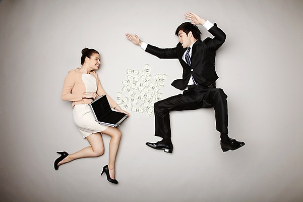 포토 JPG 스튜디오촬영 전신 외국인 해외기획촬영 라이프스타일 커플 2012년태국 여자 남자 포즈 지폐 돈 가방 비즈니스 모션 회색배경 실내 들기 사람 정장 20대 성인 두명 공중 금융 경제 하이앵글 손들기 달러 점프 직장인 비즈니스맨 비즈니스우먼 돈가방 청년만 성인만 국내포토 직업 잡화 옷 뷰포인트 백그라운드 관계 인종 청년 내부 생활 회색 재산 파일형식