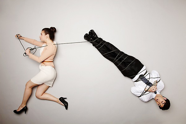 포토 JPG 스튜디오촬영 전신 외국인 해외기획촬영 라이프스타일 커플 2012년태국 여자 남자 밧줄 포즈 비즈니스 모션 회색배경 실내 사람 정장 20대 성인 두명 공중 옆모습 하이앵글 직장인 비즈니스맨 비즈니스우먼 당기기 묶기 청년만 성인만 국내포토 직업 옷 줄 뷰포인트 백그라운드 관계 인종 청년 내부 생활 회색 파일형식