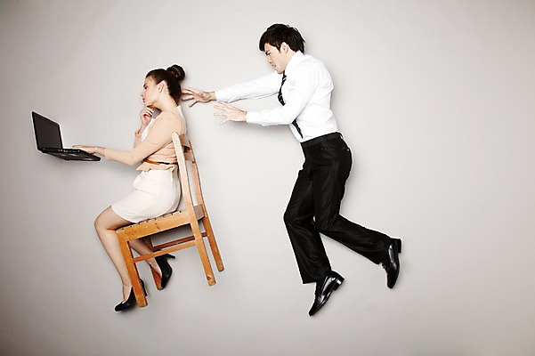 포토 JPG 스튜디오촬영 전신 외국인 해외기획촬영 라이프스타일 2012년태국 여자 남자 포즈 의자 비즈니스 모션 회색배경 실내 사람 앉기 정장 손짓 20대 성인 두명 공중 옆모습 노트북 하이앵글 업무 직장인 비즈니스맨 비즈니스우먼 작업실 찡그림 청년만 성인만 국내포토 직업 옷 뷰포인트 가구 백그라운드 표정 인종 청년 내부 생활 전자제품 회색 작업 파일형식