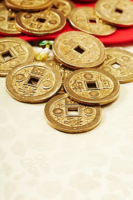 포토 JPG 스튜디오촬영 백그라운드 돈 새해 실내 근접촬영 사람없음 아웃포커스 금융 경제 동전 천 오브젝트 엽전 국내포토 뷰포인트 촬영기법 내부 직물 재산 파일형식