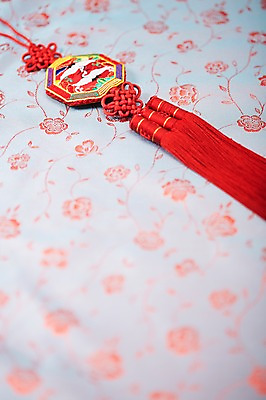 포토 JPG 스튜디오촬영 한국문화 한국전통 명절 전통문화 백그라운드 새해 전통소품 실내 사람없음 학 천 오브젝트 노리개 자수 국내포토 동양문화 전통 기념일 문화 조류 한국 내부 직물 파일형식