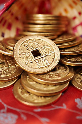 포토 JPG 스튜디오촬영 백그라운드 돈 새해 실내 근접촬영 사람없음 아웃포커스 금융 경제 동전 천 오브젝트 엽전 복조리 국내포토 뷰포인트 전통소품 촬영기법 내부 직물 재산 파일형식