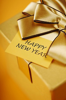 포토 JPG 스튜디오촬영 문자 알파벳 영어 리본 백그라운드 새해 실내 선물 사람없음 단어 선물상자 상자 새해인사 인사 메시지 오브젝트 해피뉴이어 새해선물 국내포토 카드프레임 프레임 내부 예절 파일형식 명절선물