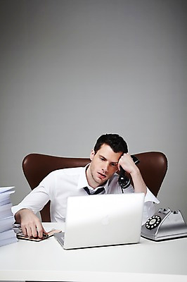 포토 JPG 스튜디오촬영 서양인 외국인 백인 해외기획촬영 라이프스타일 2012년태국 남자 맨라이프 의자 비즈니스 회색배경 실내 피곤 한명 사람 정장 상반신 성인 앞모습 30대 비즈니스라이프 노트북 펜 다이어리 업무 직장인 비즈니스맨 작업실 전화기 책상 문서 업무과다 통화 남자만 남자한명만 성인남자만 성인한명만 성인남자한명만 장년만 장년남자만 장년남자한명만 성인만 국내포토 직업 1 옷 뷰포인트 가구 백그라운드 컨셉 모션 인종 내부 생활 장년 전자제품 필기구 사무용품 회색 작업 파일형식