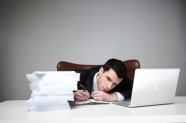 포토 JPG 스튜디오촬영 서양인 외국인 백인 해외기획촬영 라이프스타일 2012년태국 남자 엎드리기 맨라이프 의자 비즈니스 회색배경 실내 피곤 한명 사람 정장 상반신 성인 앞모습 30대 비즈니스라이프 노트북 펜 다이어리 업무 직장인 비즈니스맨 작업실 책상 문서 업무과다 남자만 남자한명만 성인남자만 성인한명만 성인남자한명만 장년만 장년남자만 장년남자한명만 성인만 국내포토 직업 1 옷 뷰포인트 가구 백그라운드 컨셉 모션 인종 내부 생활 장년 전자제품 필기구 사무용품 회색 작업 파일형식